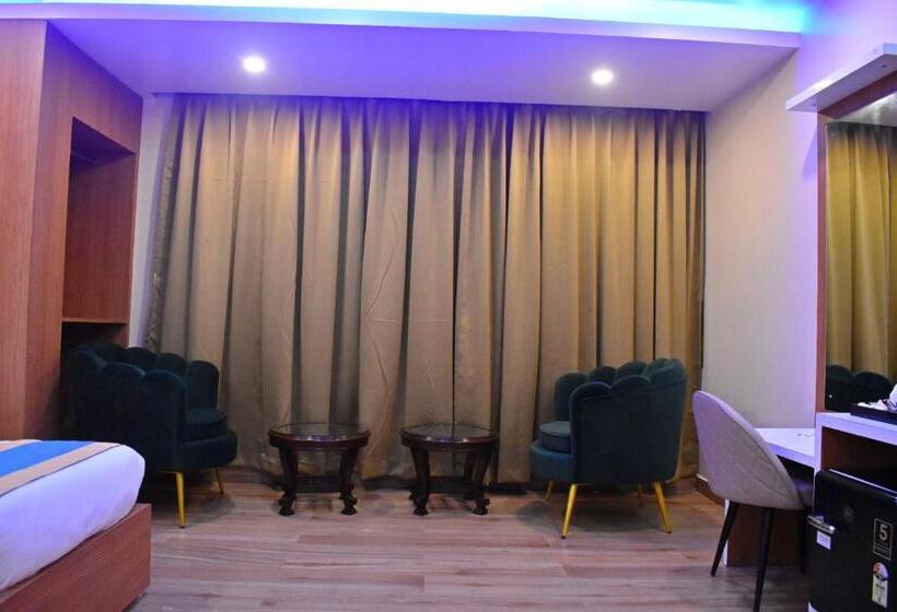 标准间, Anticlock Suites & Resorts