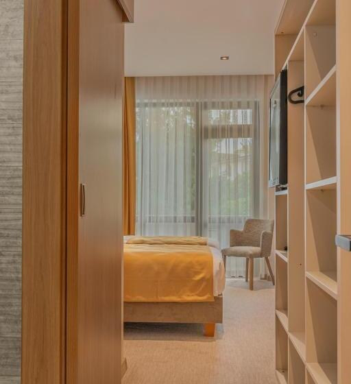 带阳台的豪华间, Osetia Garden