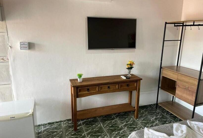 جناح, & Pousada    Luziânia