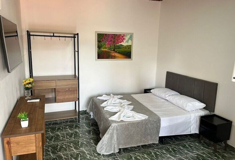 جناح, & Pousada    Luziânia