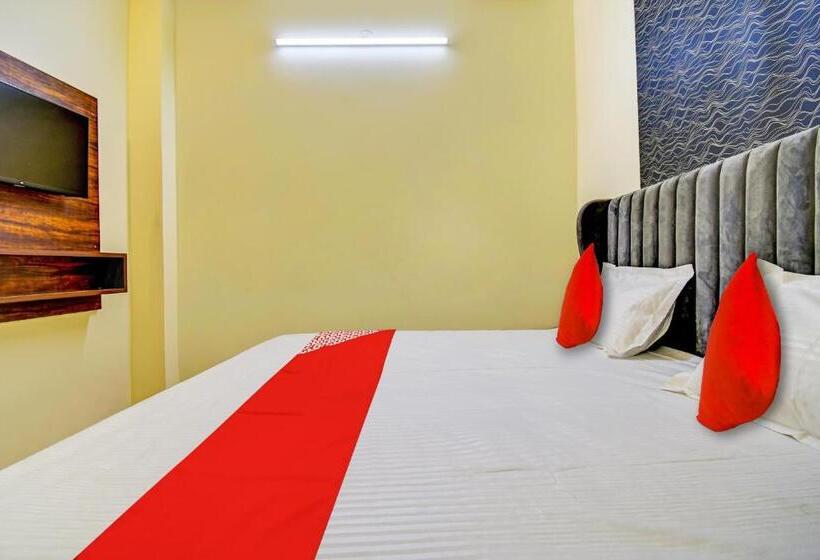 Трехместный Номер Классика, Oyo Flagship Hotel White Hut