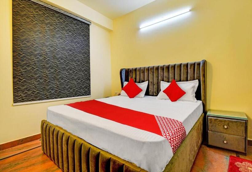 Трехместный Номер Классика, Oyo Flagship Hotel White Hut