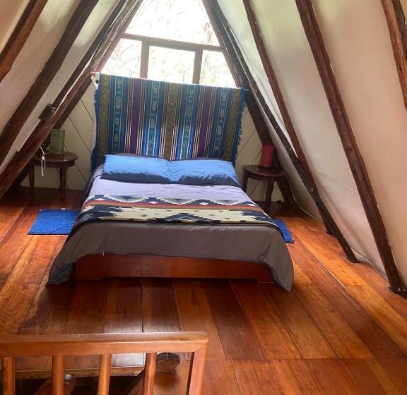 کلبه ییلاقی, The Lookout Hideaway Cabin