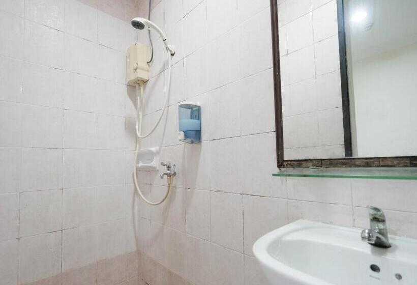 اتاق استاندارد, Amrise Hotel, Check In At 10pm, Check Out At 9am