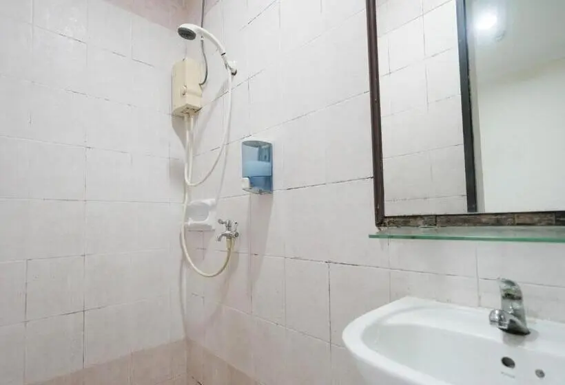 اتاق استاندارد, Amrise Hotel, Check In At 10pm, Check Out At 9am