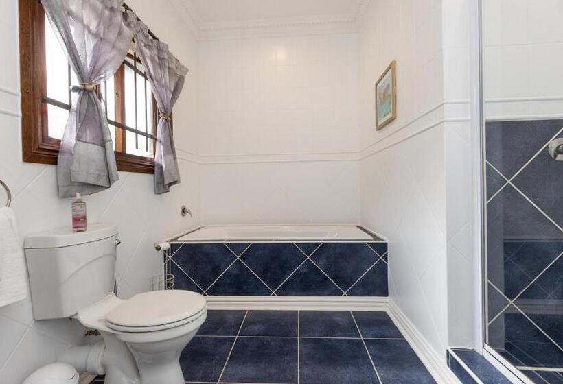 חדר דלוקס, On The Hills