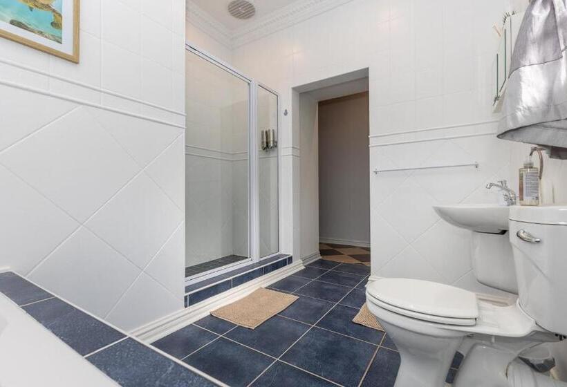 חדר דלוקס, On The Hills