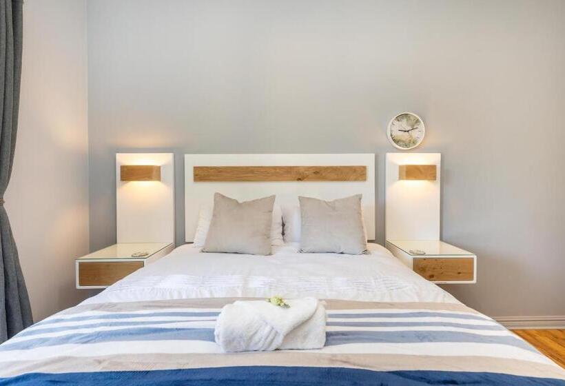 חדר דלוקס, On The Hills