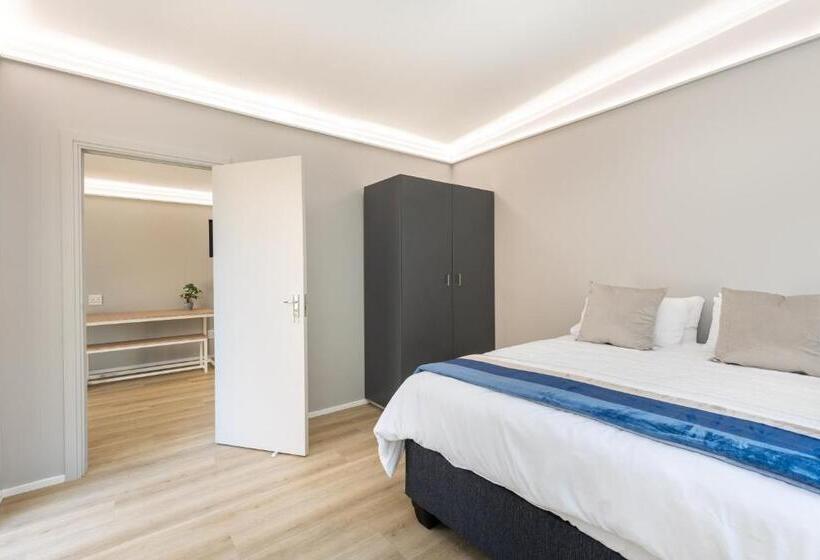 דירת חדר סופריור, On The Hills