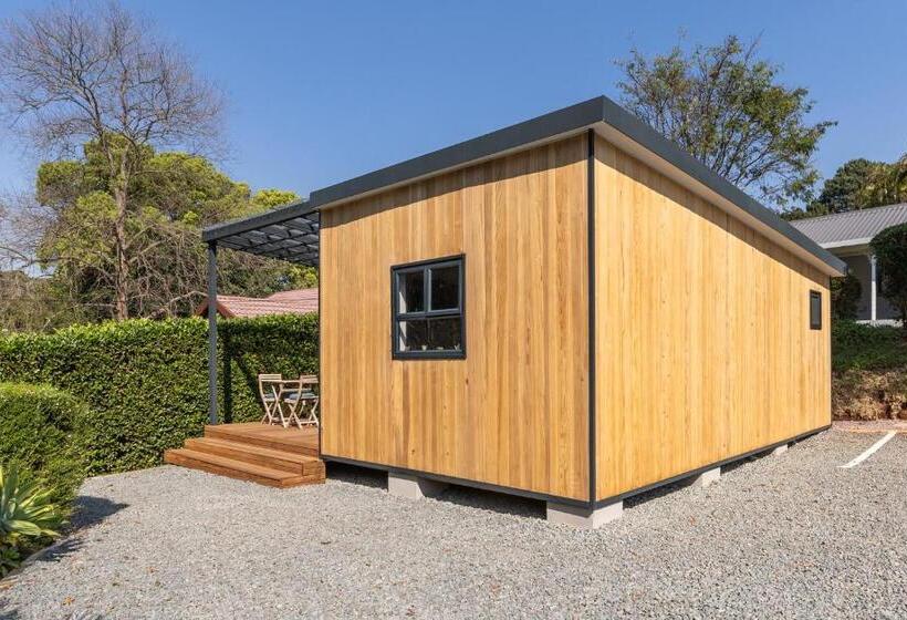 דירת חדר סופריור, On The Hills