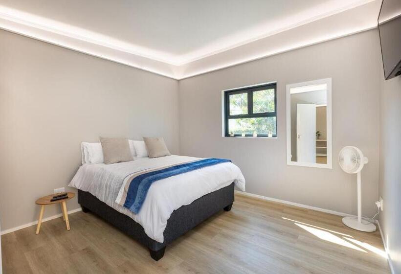 דירת חדר סופריור, On The Hills