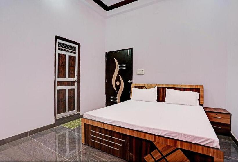 חדר קלאסי לשלושה, Oyo Royal Palace