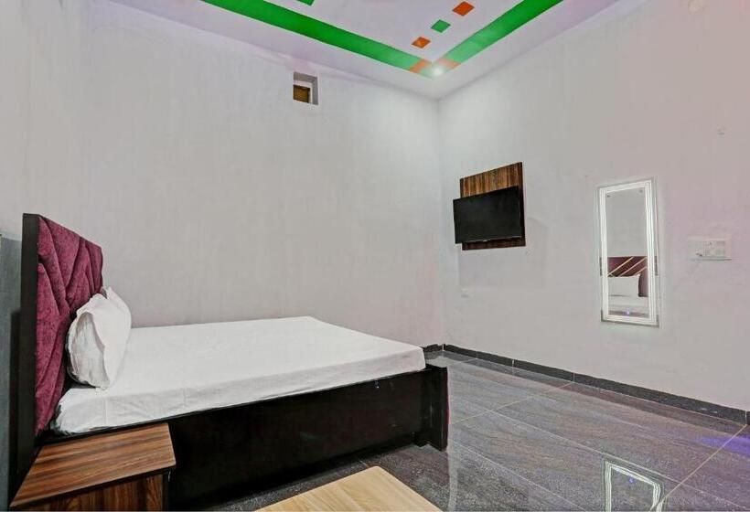 חדר קלאסי לשלושה, Oyo Royal Palace