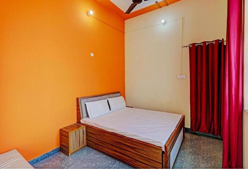 トリプルクラシックルーム, Oyo Vashudev Garden