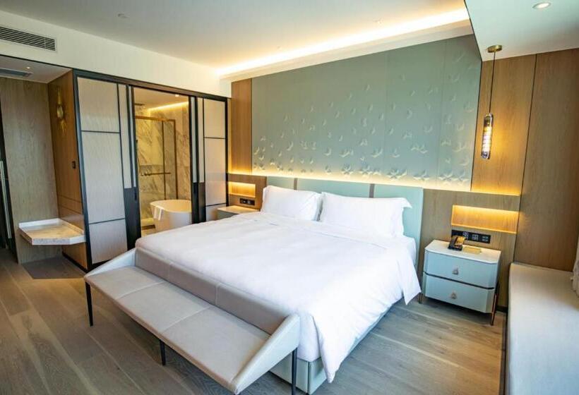 Standard Room King Size Bed, Yoho Treasure Island