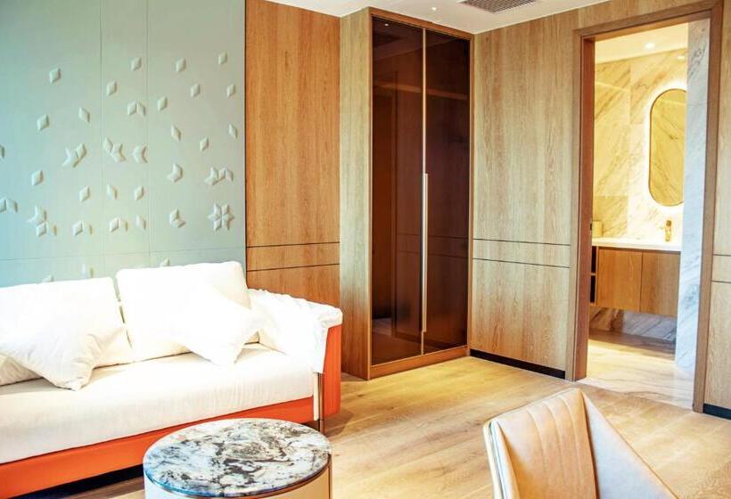 Superior Suite, Yoho Treasure Island