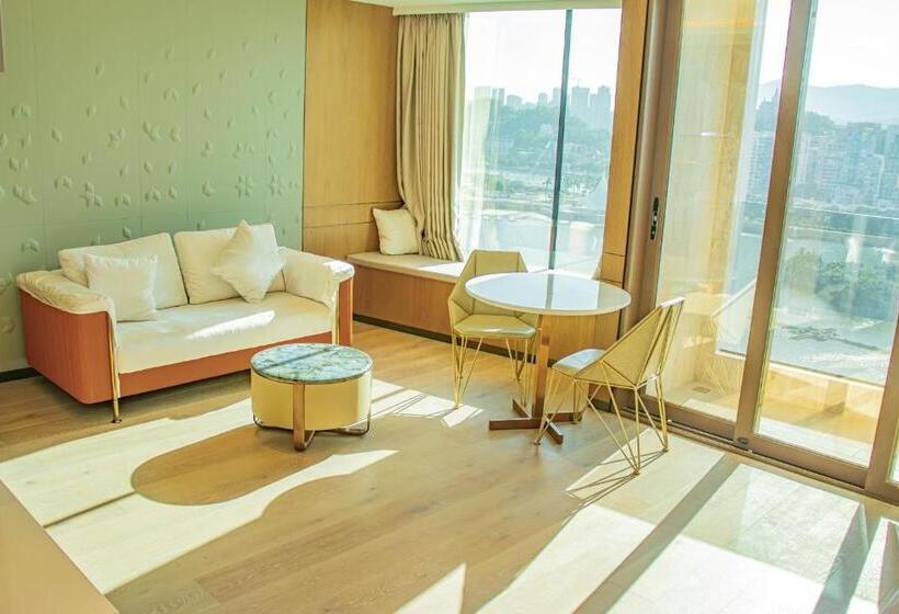 Deluxe Suite Sea View, Yoho Treasure Island