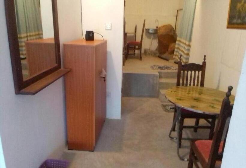 标准间, Avinkavilla