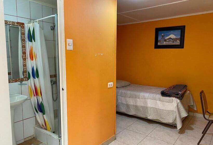 اتاق استاندارد یک نفره, Hostal Uribe