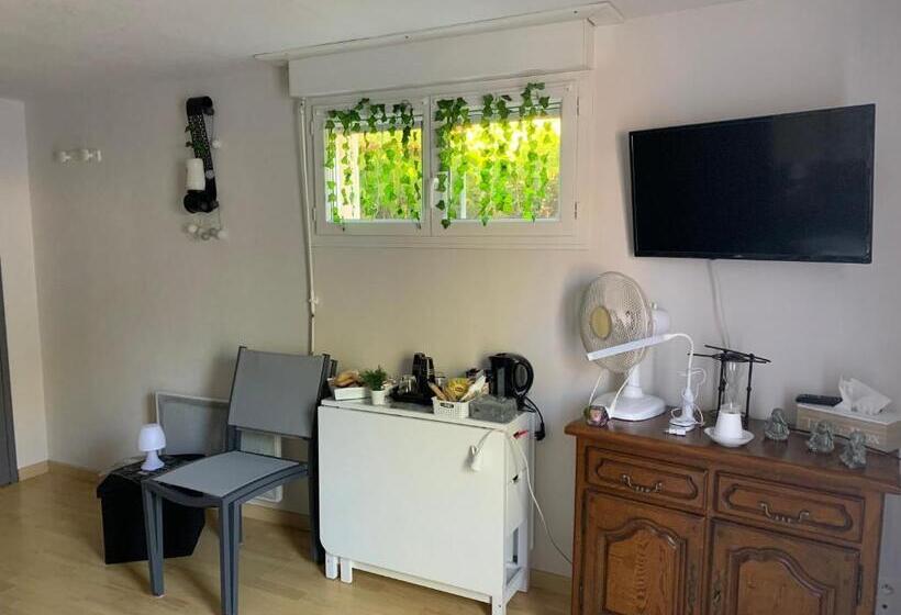 Номер Стандарт, Une Agreable Chambre Independante