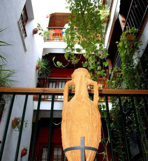 经济房, Hostal Al Andalus