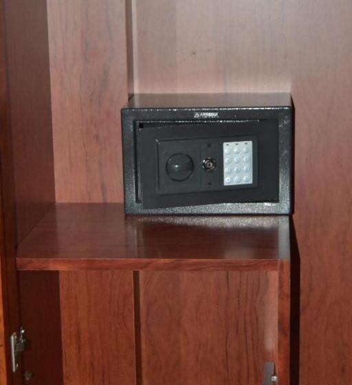 经济房, Hostal Al Andalus