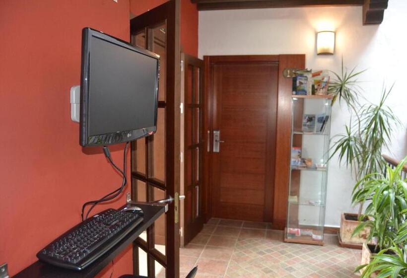 经济房, Hostal Al Andalus