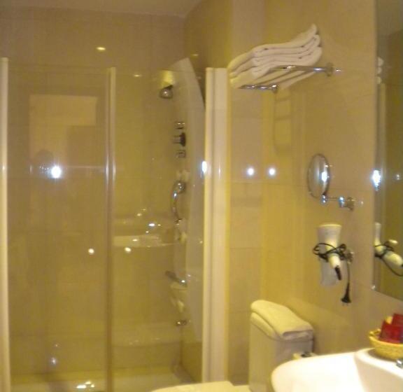 标准三人间, Hostal Al Andalus