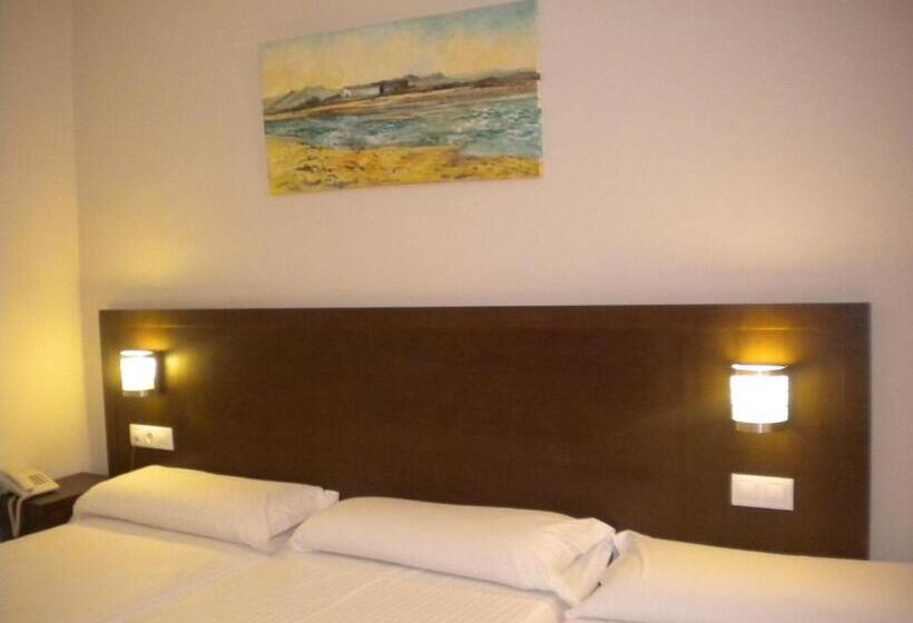 标准三人间, Hostal Al Andalus