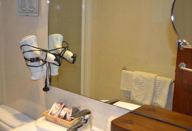 标准三人间, Hostal Al Andalus