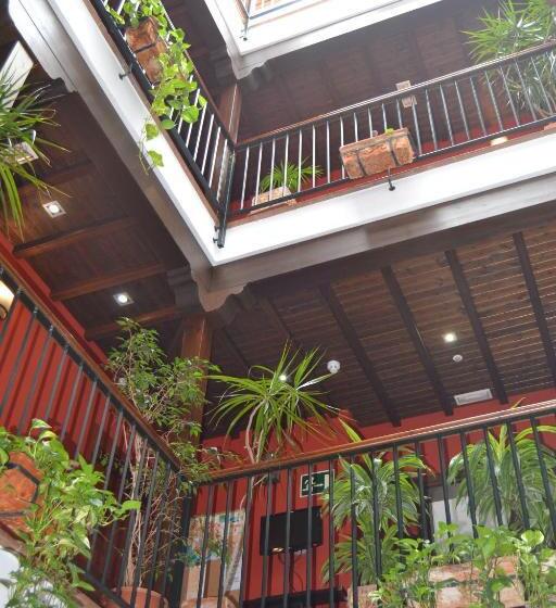 标准三人间, Hostal Al Andalus