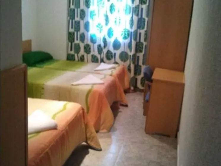اتاق استاندارد یک نفره, Hostal Emilio Barajas