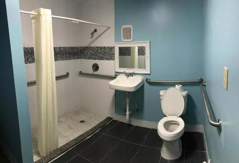 身障者適用キングサイズベッドルーム, Apollo Inn Cocoa