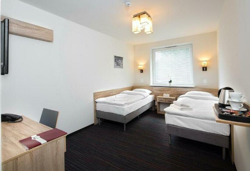 חדר סטנדרט, Automobil