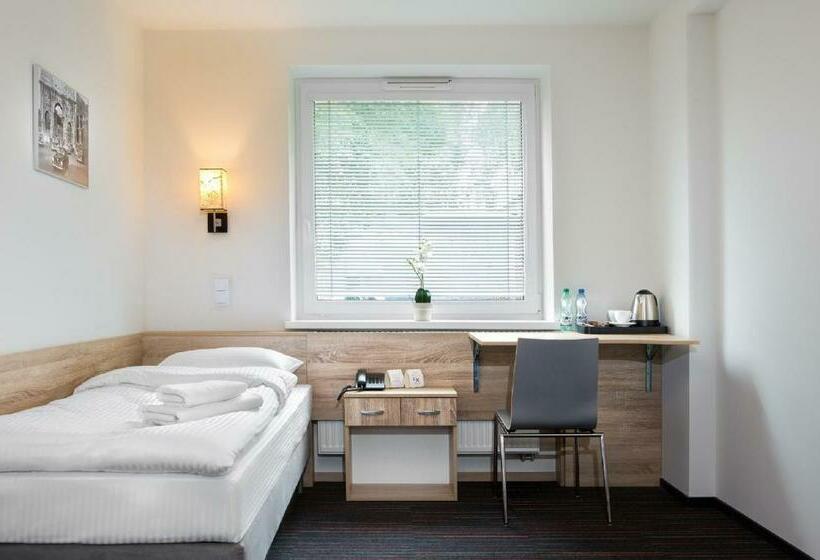 Quarto Estandar Individual, Automobil