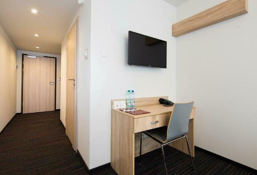 חדר סטנדרט, Automobil