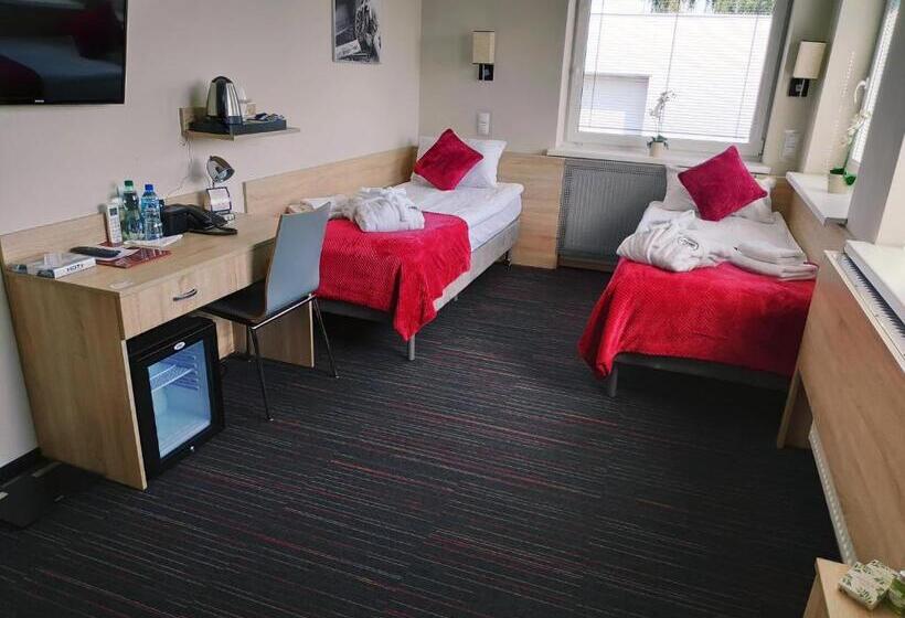 חדר סופריור, Automobil