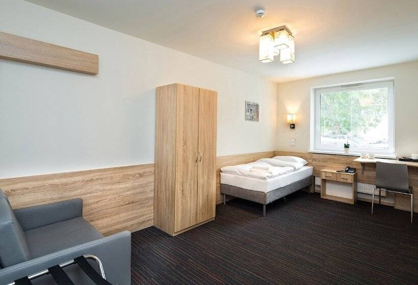 חדר סטנדרט יחיד, Automobil