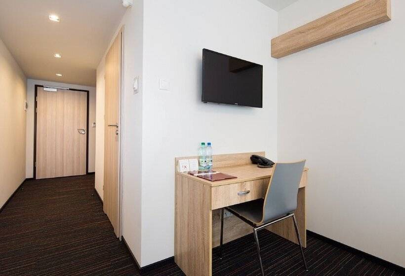 חדר סטנדרט יחיד, Automobil