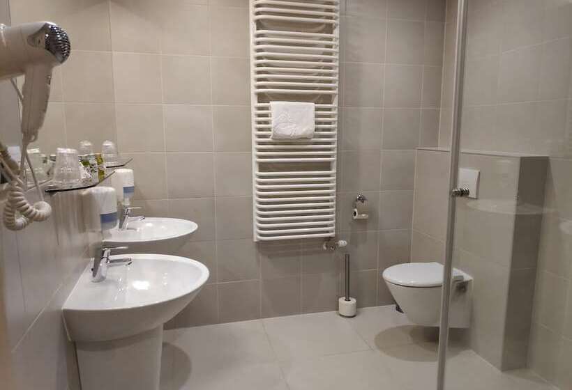 חדר סופריור, Automobil