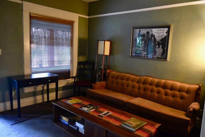 이코노미 룸, Eugene Lodge And International Hostel