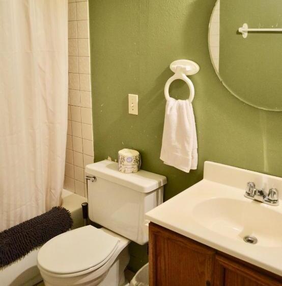 이코노미 룸, Eugene Lodge And International Hostel