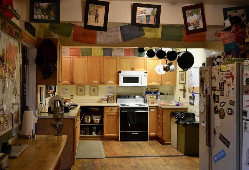 공동 객실, Eugene Lodge And International Hostel