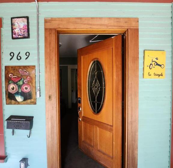 Casa 4 Quartos, Eugene Lodge And International Hostel