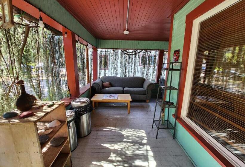 침실 4개 주택, Eugene Lodge And International Hostel