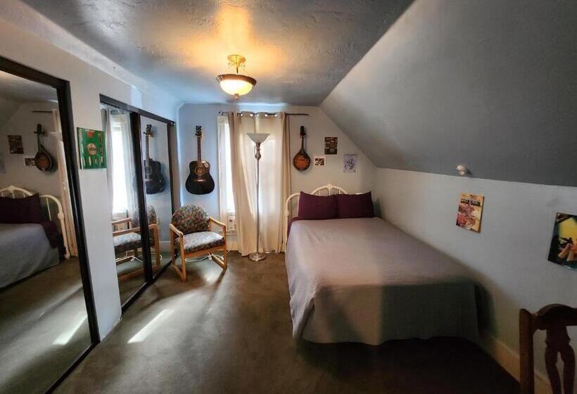 침실 4개 주택, Eugene Lodge And International Hostel