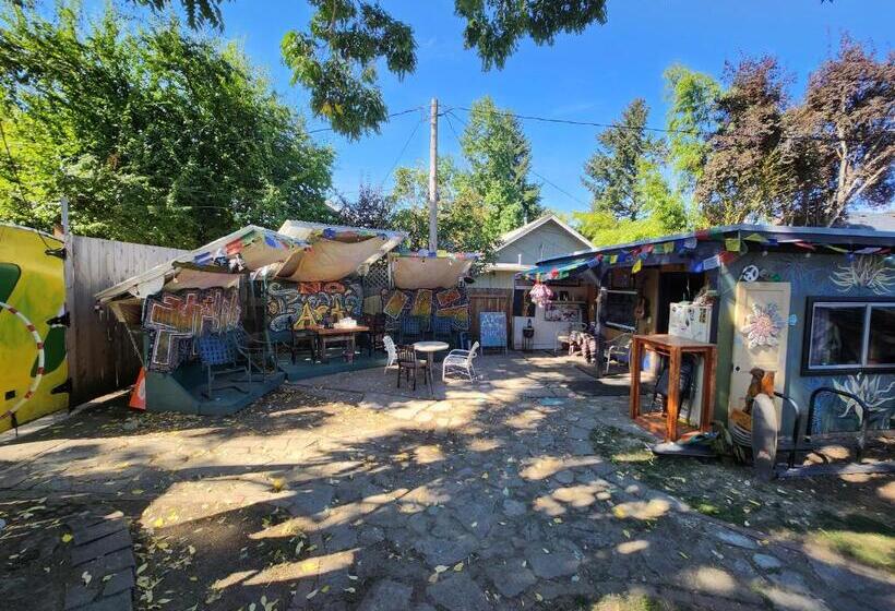 غرفة إقتصادية, Eugene Lodge And International Hostel