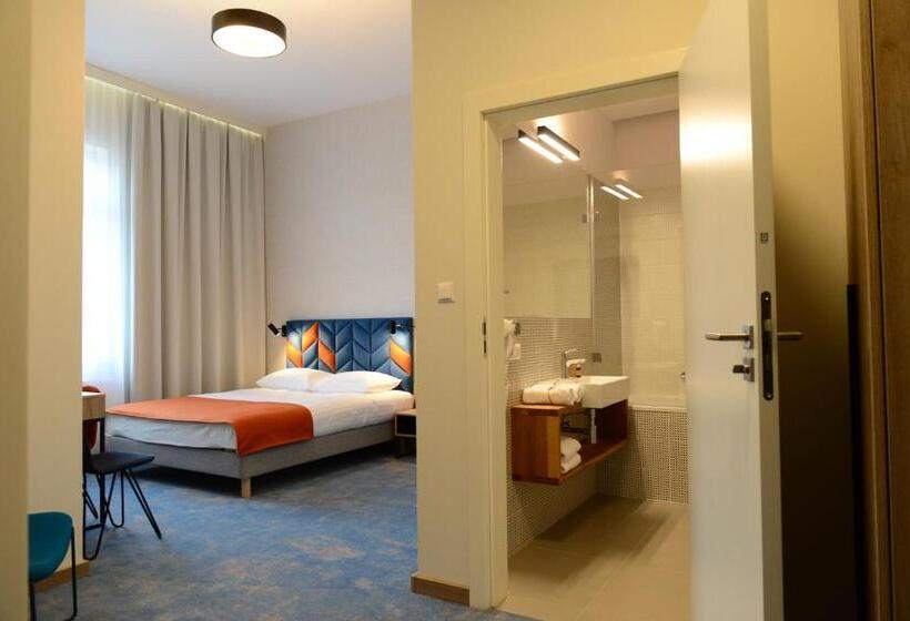 اتاق سوپریور, Faros Gdansk Airport