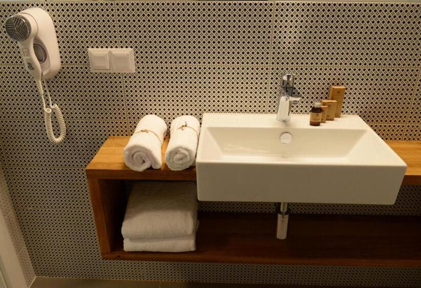 اتاق سوپریور, Faros Gdansk Airport