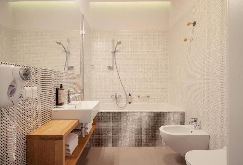 اتاق سوپریور, Faros Gdansk Airport